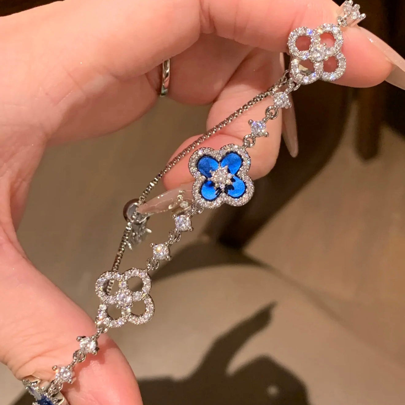 ¡®Star¡¯CLOVER 5 MOTIF PINK BLUE RED WHITE BRACELET