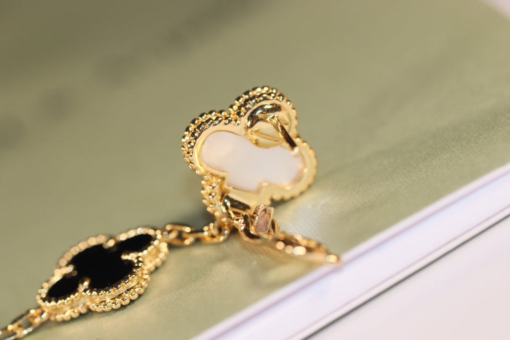 ¡®Star¡¯CLOVER EARRINGS GOLD ONYX MOP 3 MOTIF