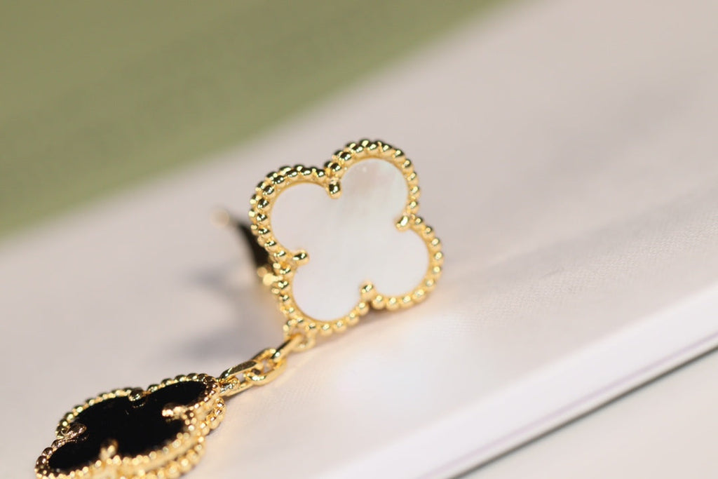 ¡®Star¡¯CLOVER EARRINGS GOLD ONYX MOP 3 MOTIF