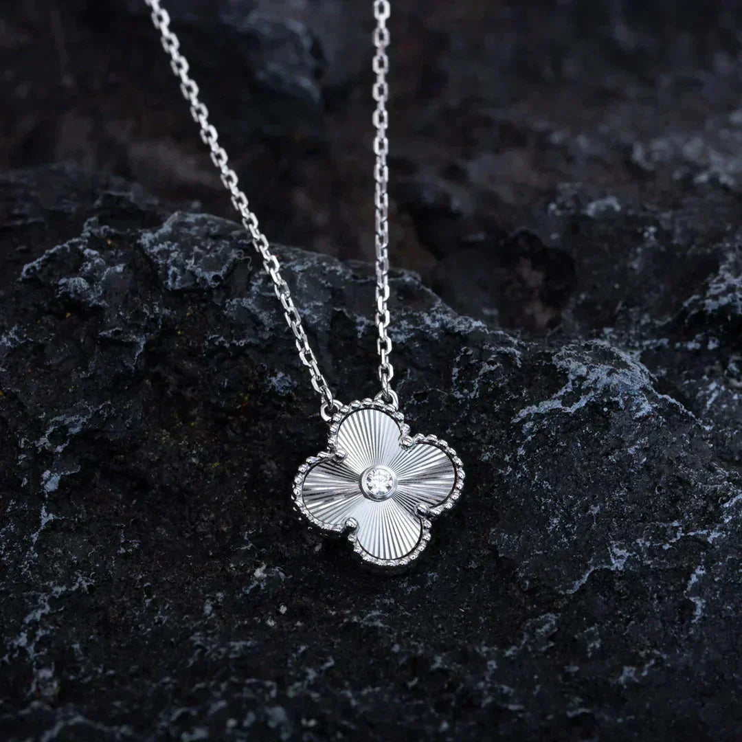 ¡®Star¡¯CLOVER  15MM DIAMOND LASER NECKLACE SILVER