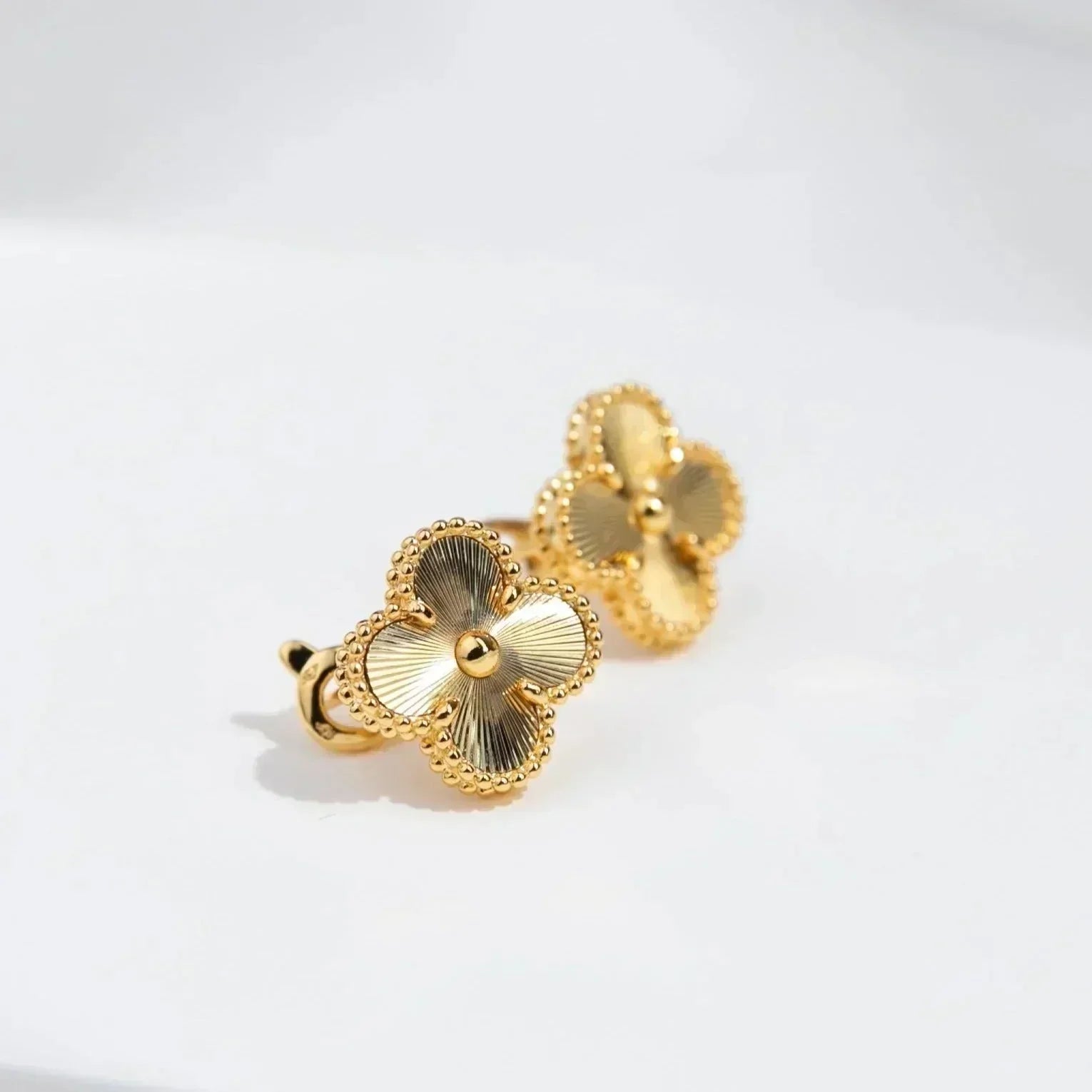 ¡®Star¡¯CLOVER MEDIUM 1 MOTIFS LASER EARRINGS