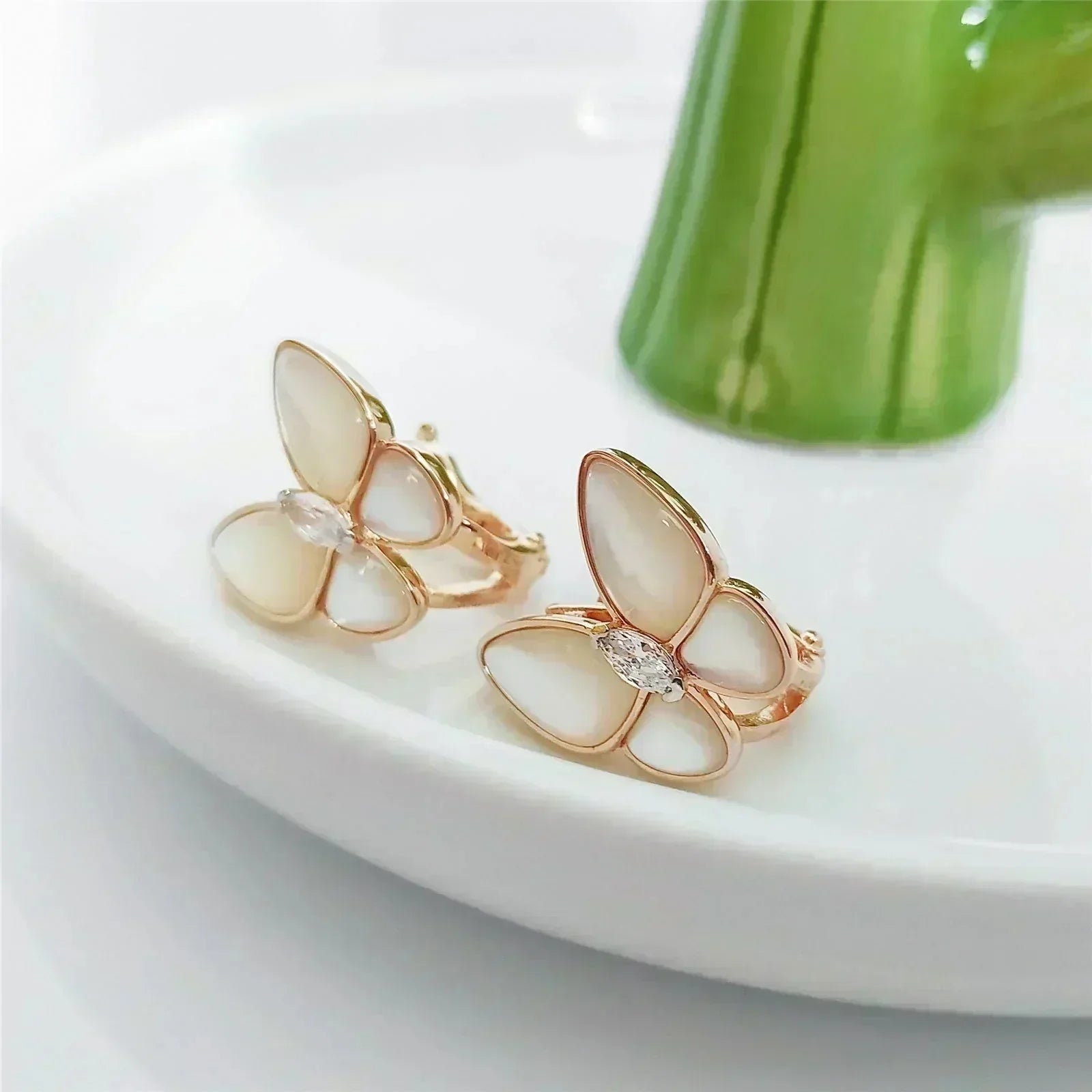 ¡®Star¡¯BUTTERFLY MOP DIAMOND EARRINGS