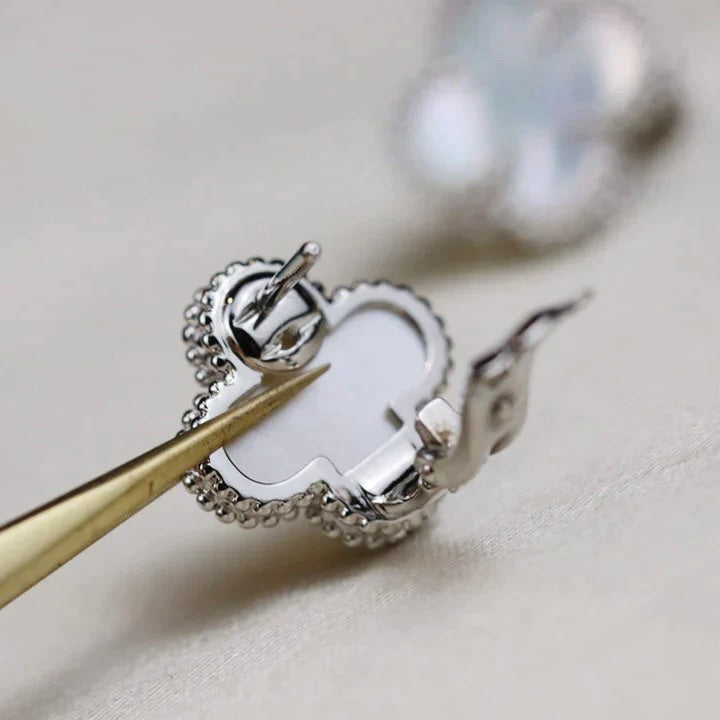 ¡®Star¡¯CLOVER MEDIUM 1 MOTIFS  WHITE MOP EARRINGS SILVER