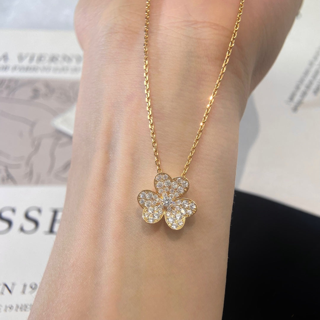 ¡®Star¡¯FLOWER DIAMOND NECKLACE