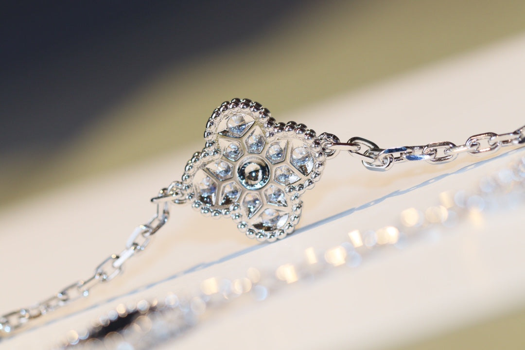 ¡®Star¡¯CLOVER 20 MOTIFS ONYX DIAMOND SILVER