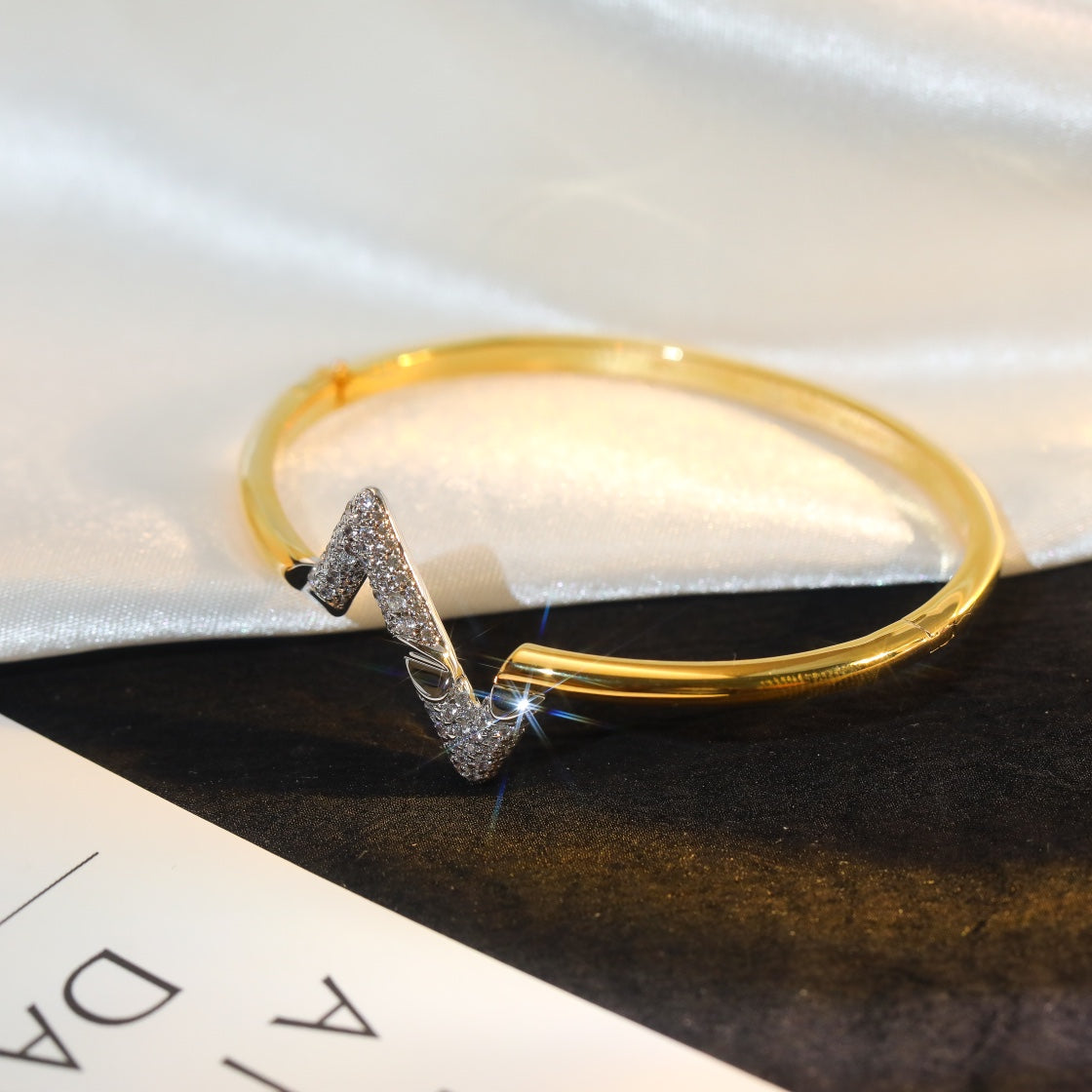 ¡®Star¡¯VOLTE UPSITE DOWN GOLD DIAMOND BRACELET