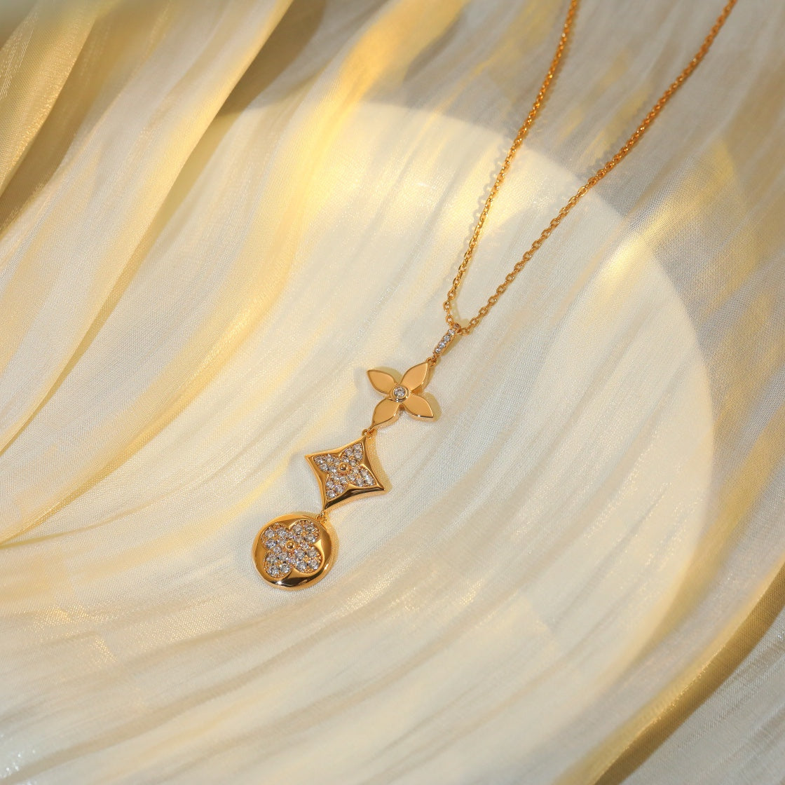 ¡®Star¡¯STAR AND SUN DIAMOND PINK GOLD NECKLACE