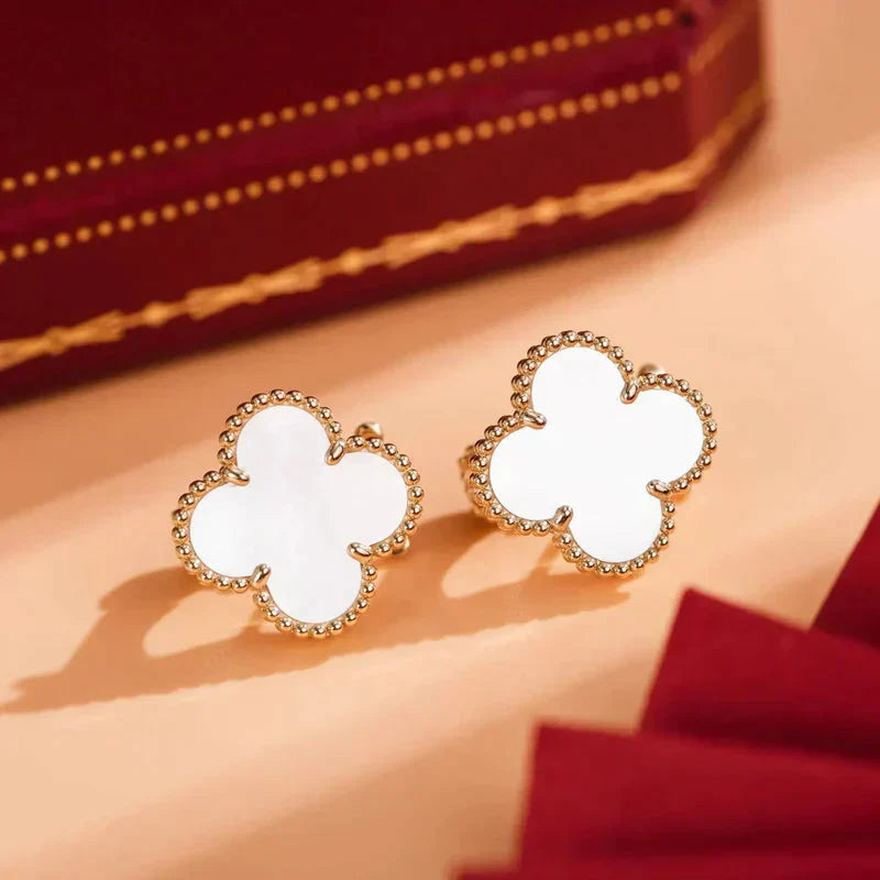 ¡®Star¡¯CLOVER MEDIUM 1 MOTIFS  WHITE MOP STUD EARRINGS