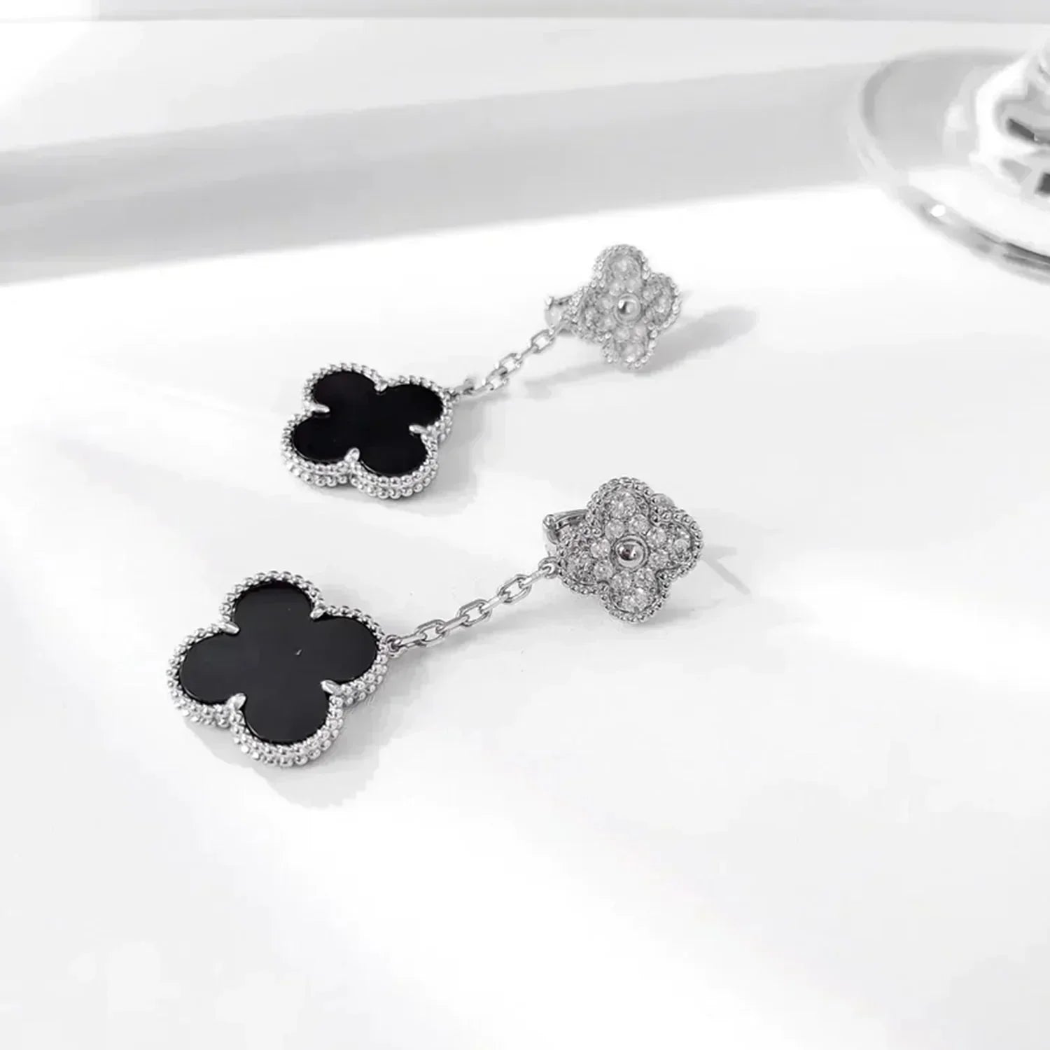 ¡®Star¡¯CLOVER 2 MOTIFS  DIAMOND ONYX EARRINGS SILVER