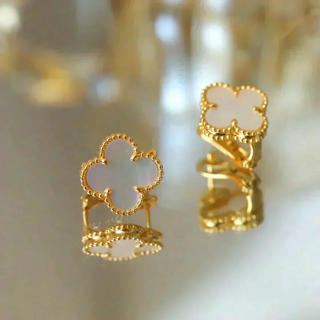 ¡®Star¡¯CLOVER MEDIUM 1 MOTIFS  WHITE MOP STUD EARRINGS