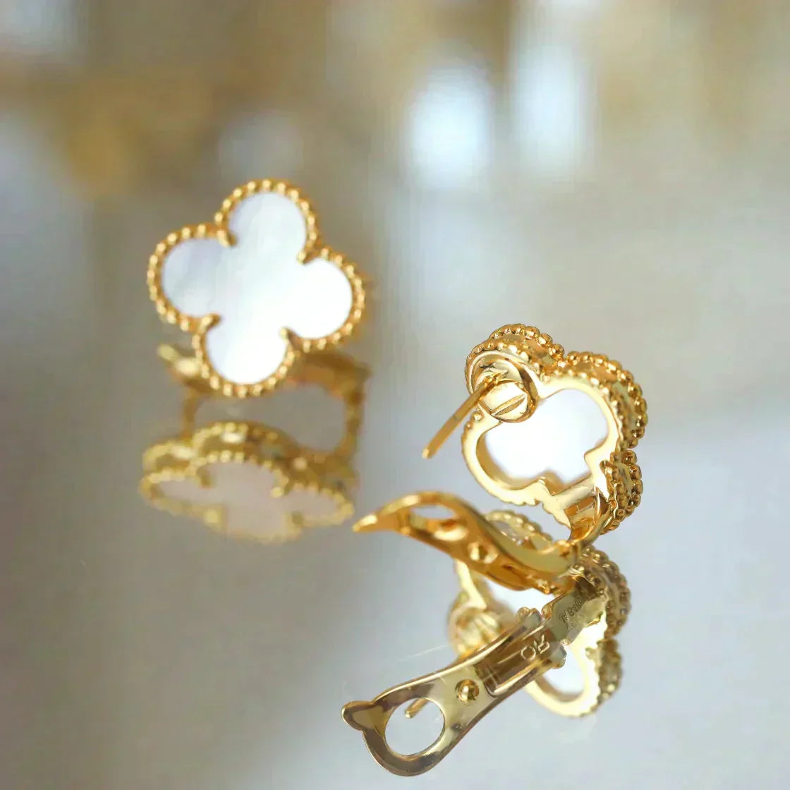 ¡®Star¡¯CLOVER MEDIUM 1 MOTIFS  WHITE MOP STUD EARRINGS