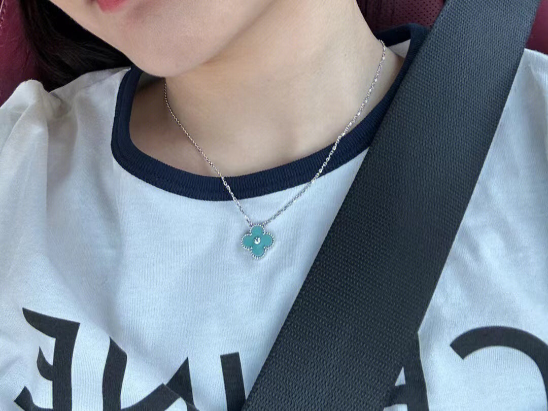 ¡®Star¡¯CLOVER 1 DIAMOND LIGHT BLUE SILVER NECKLACE