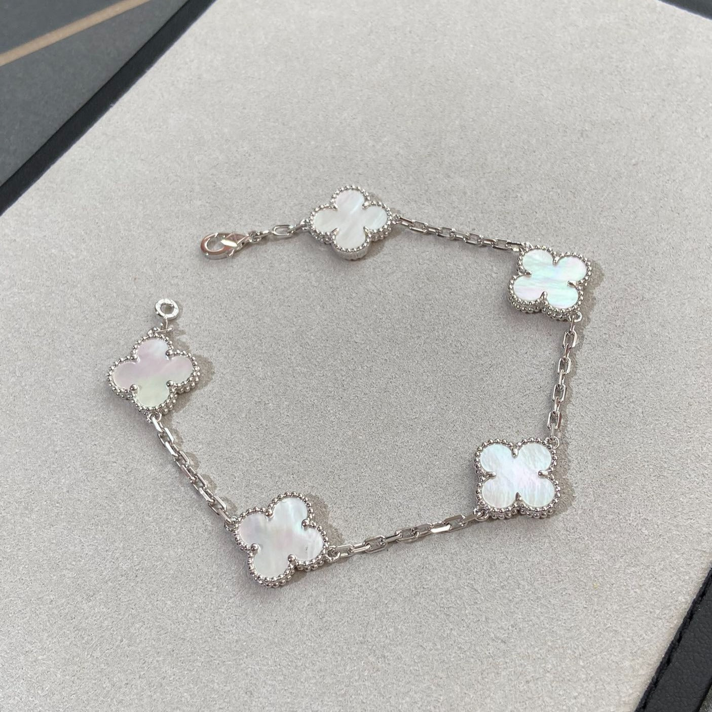 [Star]New CLOVER WHITE PEARL MOP 5 MOTIF BRACELET COLLECTION