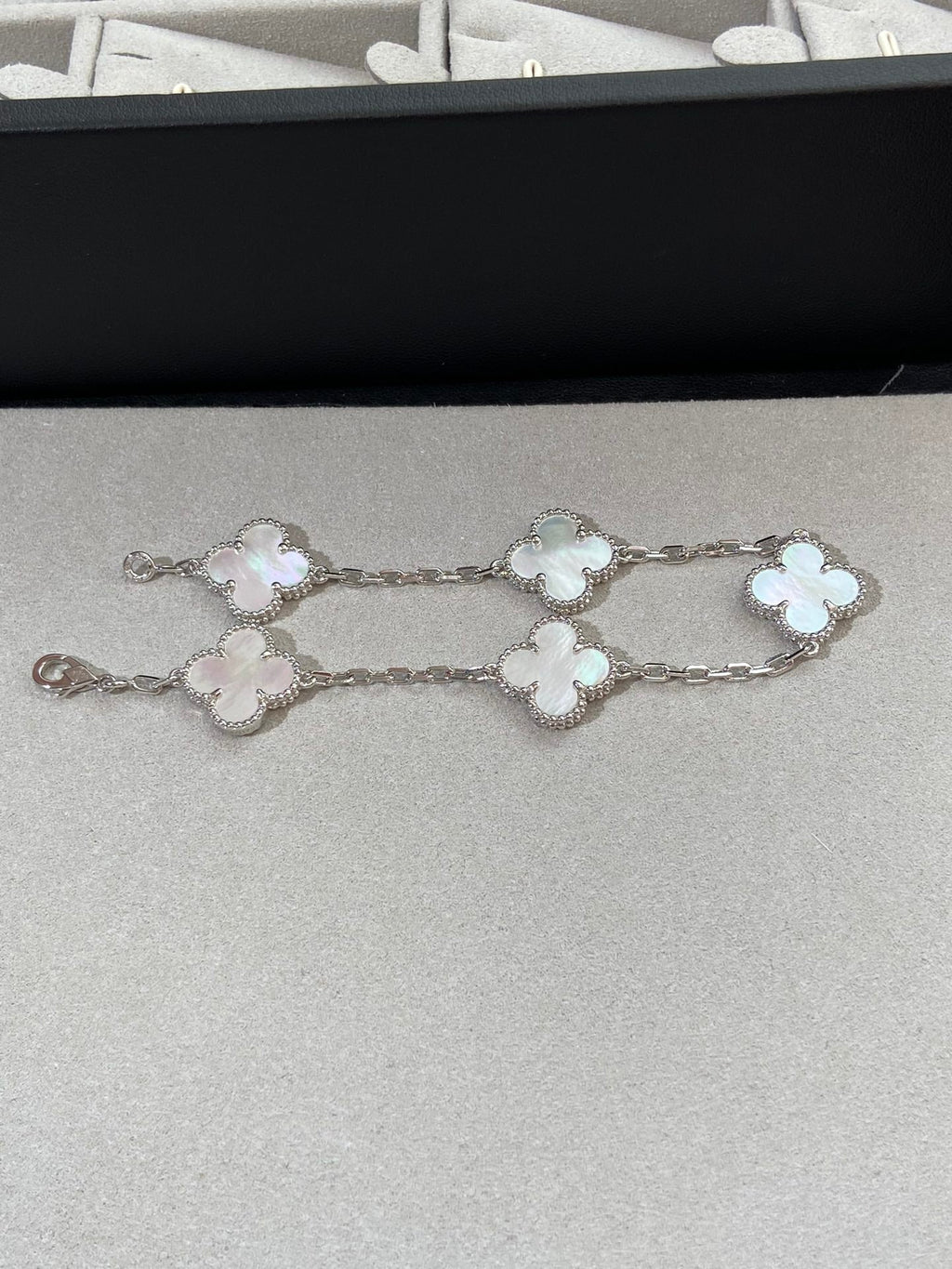 [Star]New CLOVER WHITE PEARL MOP 5 MOTIF BRACELET COLLECTION