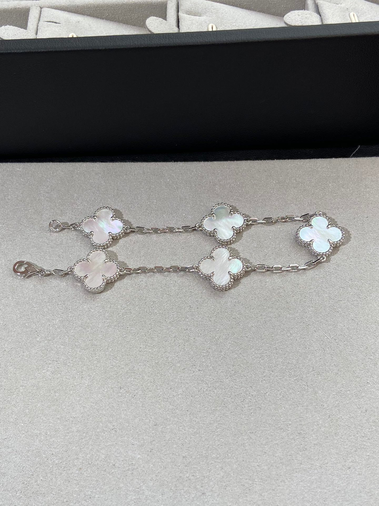 [Star]New CLOVER WHITE PEARL MOP 5 MOTIF BRACELET COLLECTION