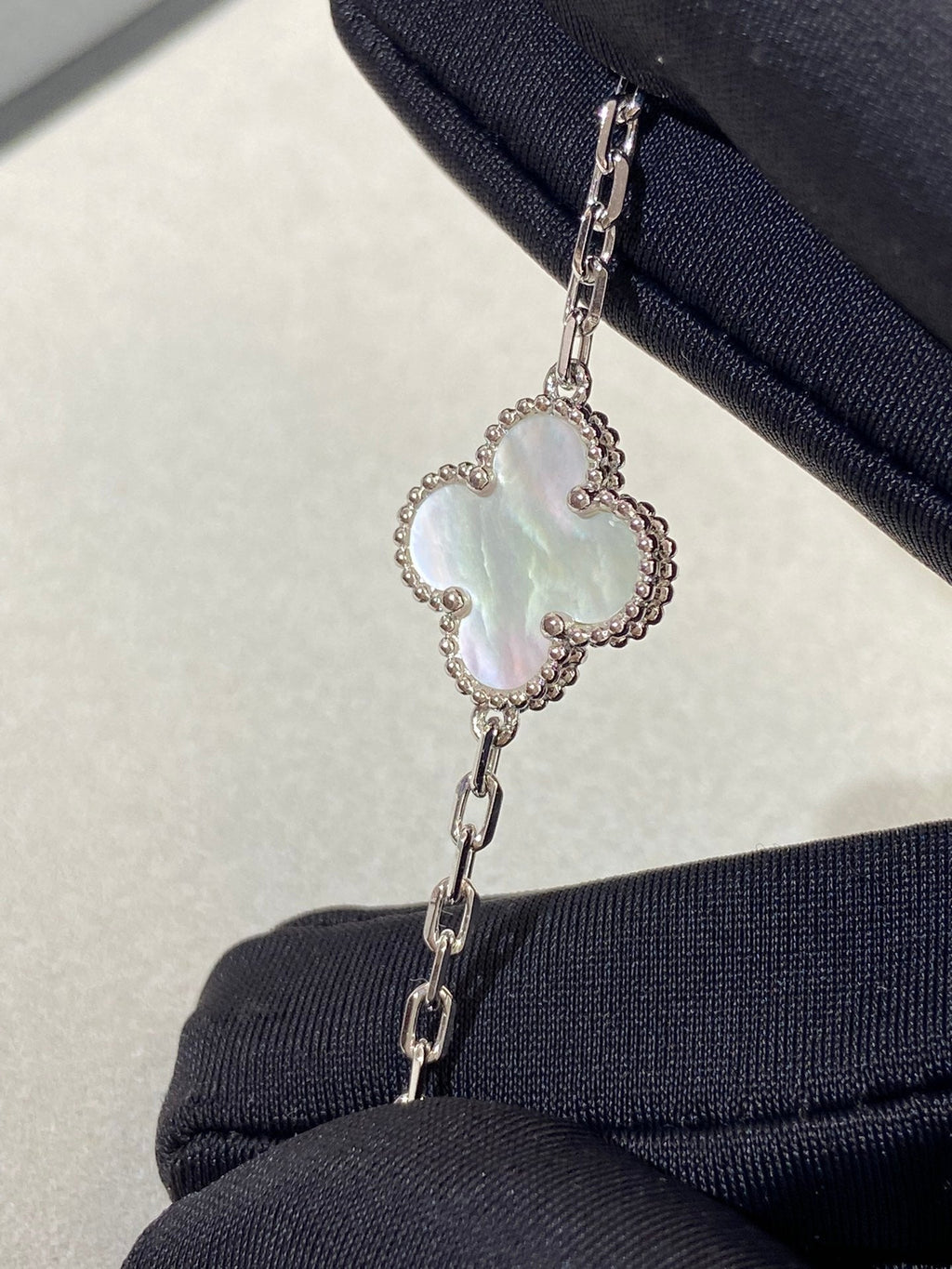 [Star]New CLOVER WHITE PEARL MOP 5 MOTIF BRACELET COLLECTION