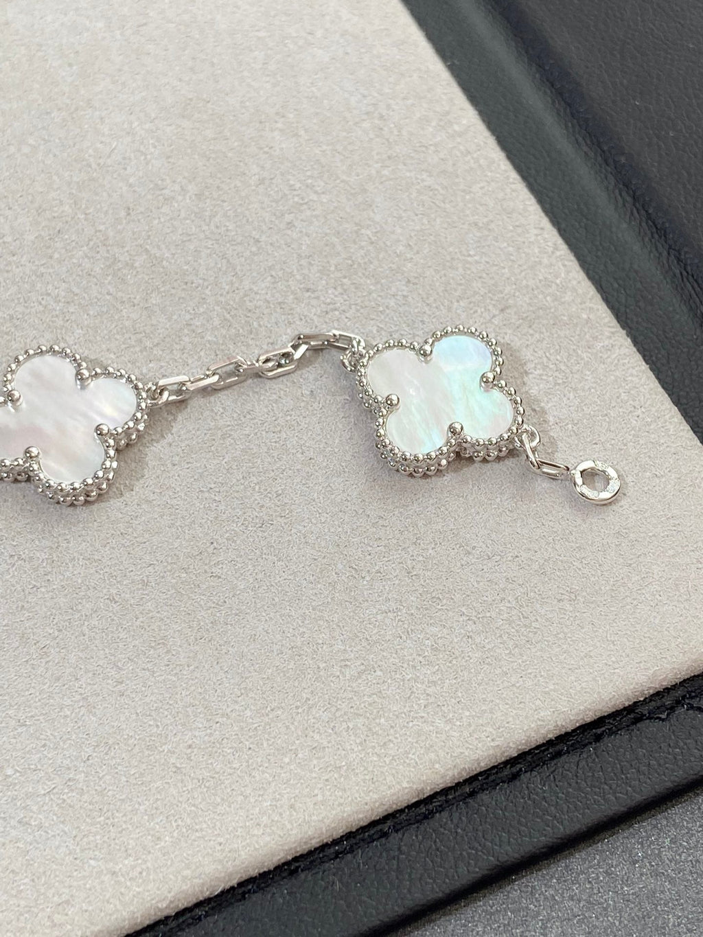[Star]New CLOVER WHITE PEARL MOP 5 MOTIF BRACELET COLLECTION