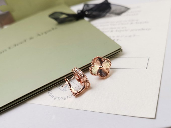 ¡®Star¡¯CLOVER MEDIUM STUD EARRINGS