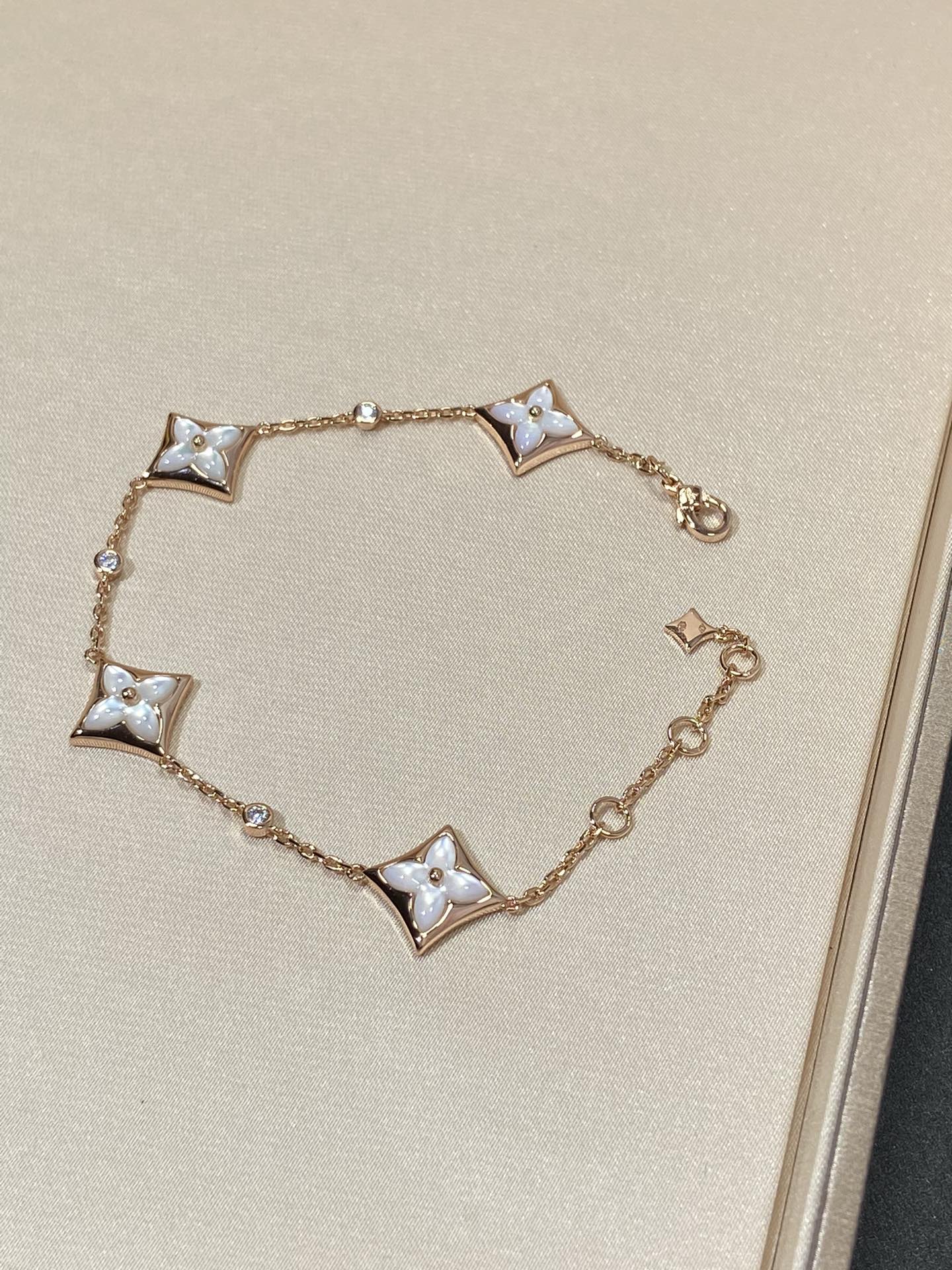 ¡®Star¡¯STAR 4 MOTIF MOP DIAMOND PINK GOLD BRACELET