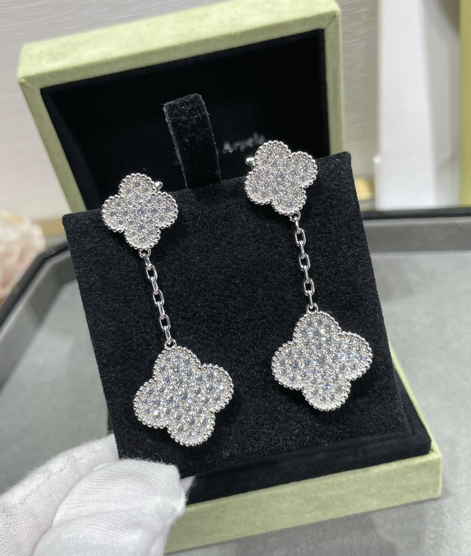 ¡®Star¡¯CLOVER 2 MOTIFS DIAMOND PAVED SILVER EARRINGS