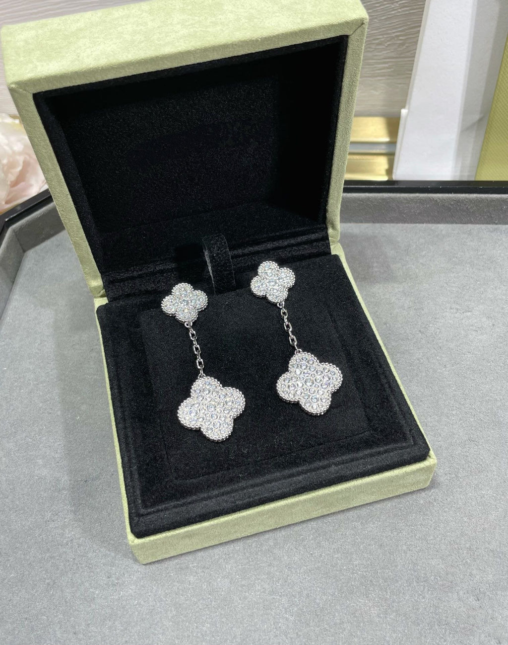 ¡®Star¡¯CLOVER 2 MOTIFS DIAMOND PAVED SILVER EARRINGS