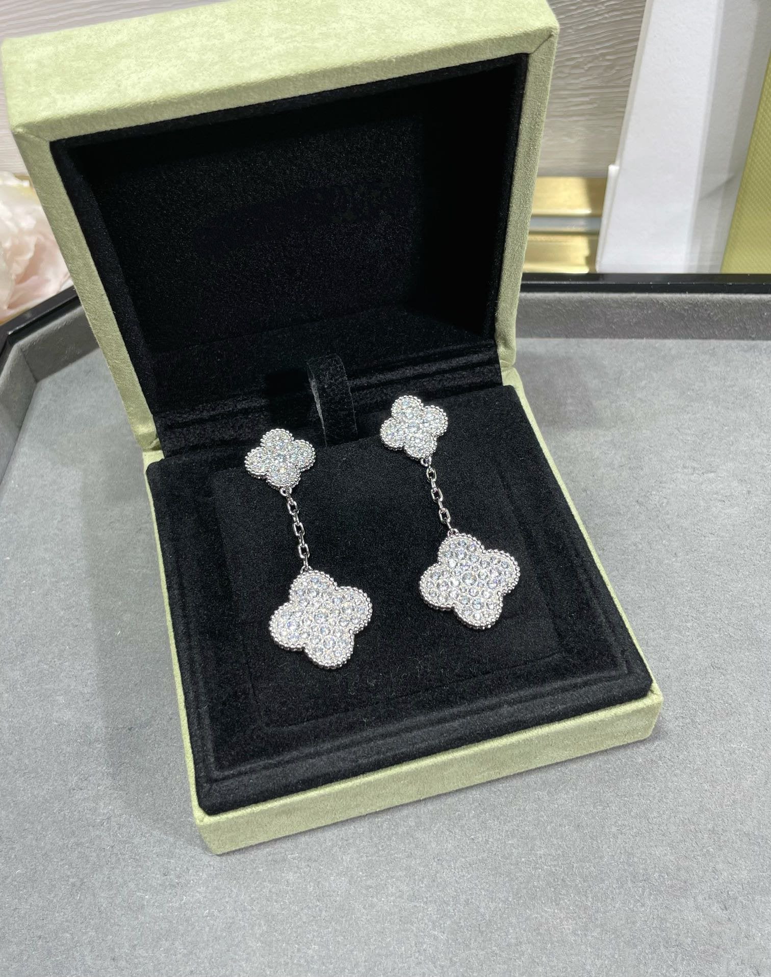 ¡®Star¡¯CLOVER 2 MOTIFS DIAMOND PAVED SILVER EARRINGS