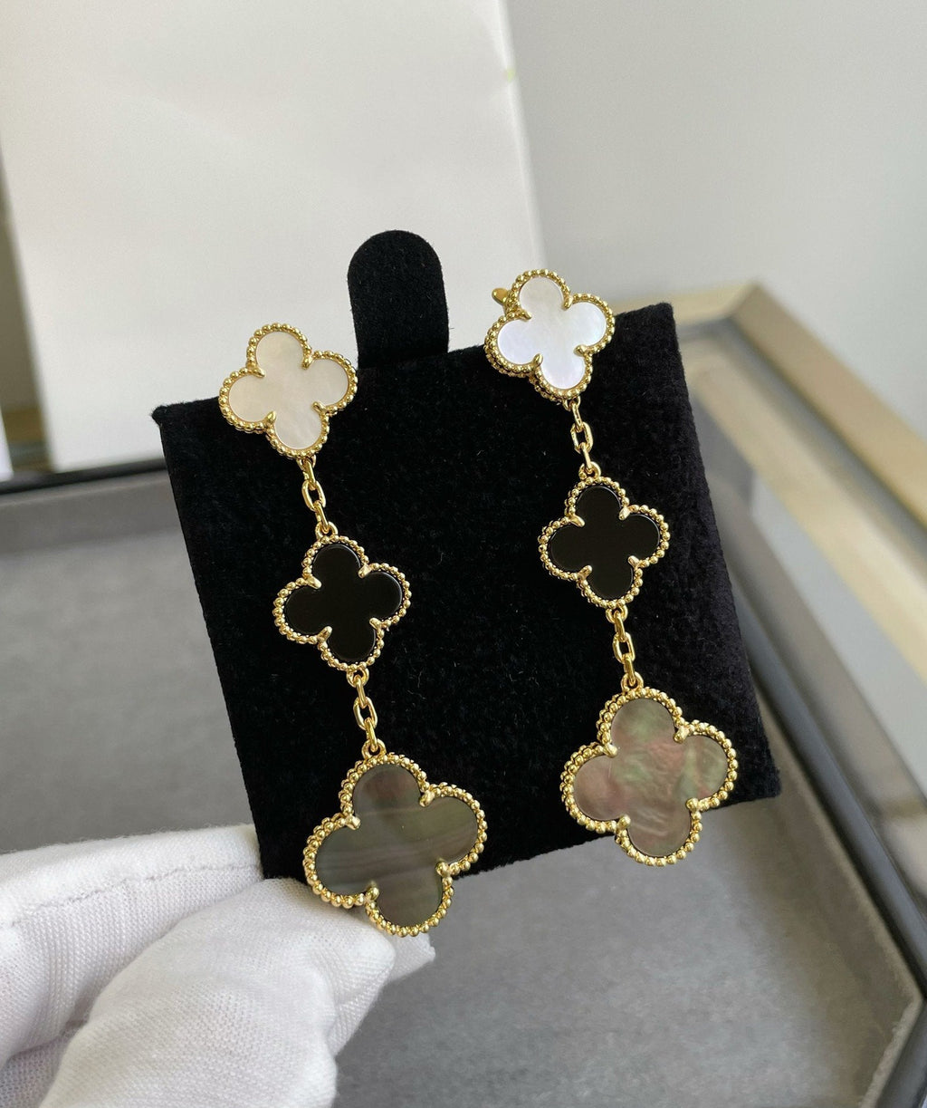 ¡®Star¡¯CLOVER 3 MOTIF MOP ONYX DARK MOP PINK GOLD EARRINGS