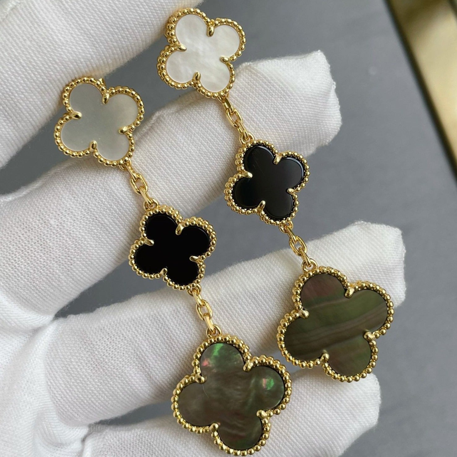 ¡®Star¡¯CLOVER 3 MOTIF MOP ONYX DARK MOP PINK GOLD EARRINGS
