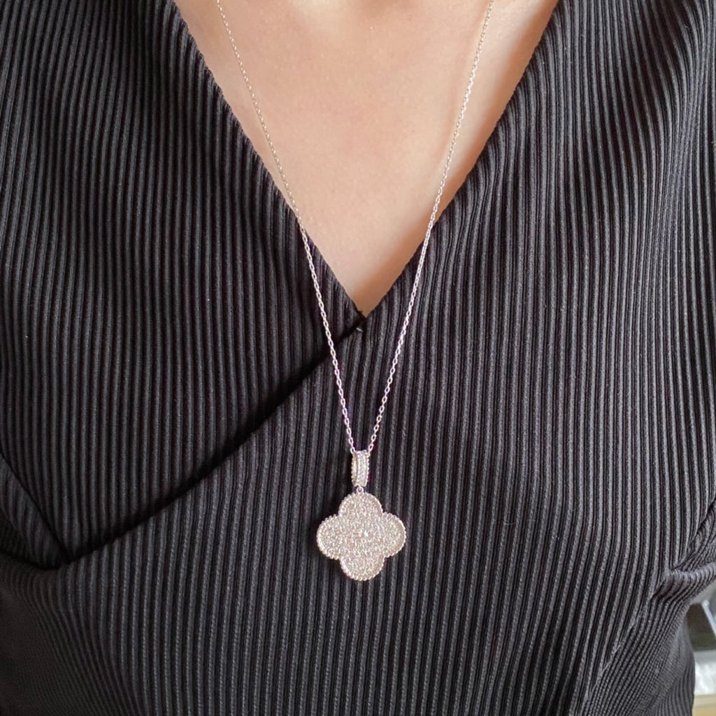 ¡®Star¡¯CLOVER 25MM LARGE PEDANT DIAMOND PAVED LONG NECKLACE