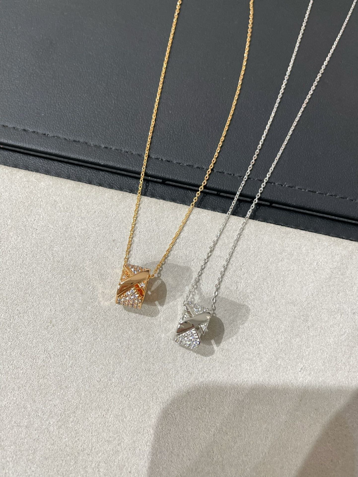 ¡®Star¡¯LIENS EVIDENCE DIAMOND PAVED NECKLACE