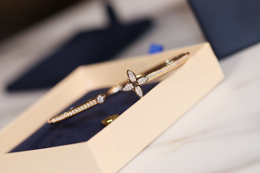 ¡®Star¡¯IDYLLE GOLD OPEN BRACELET DIAMOND PAVED