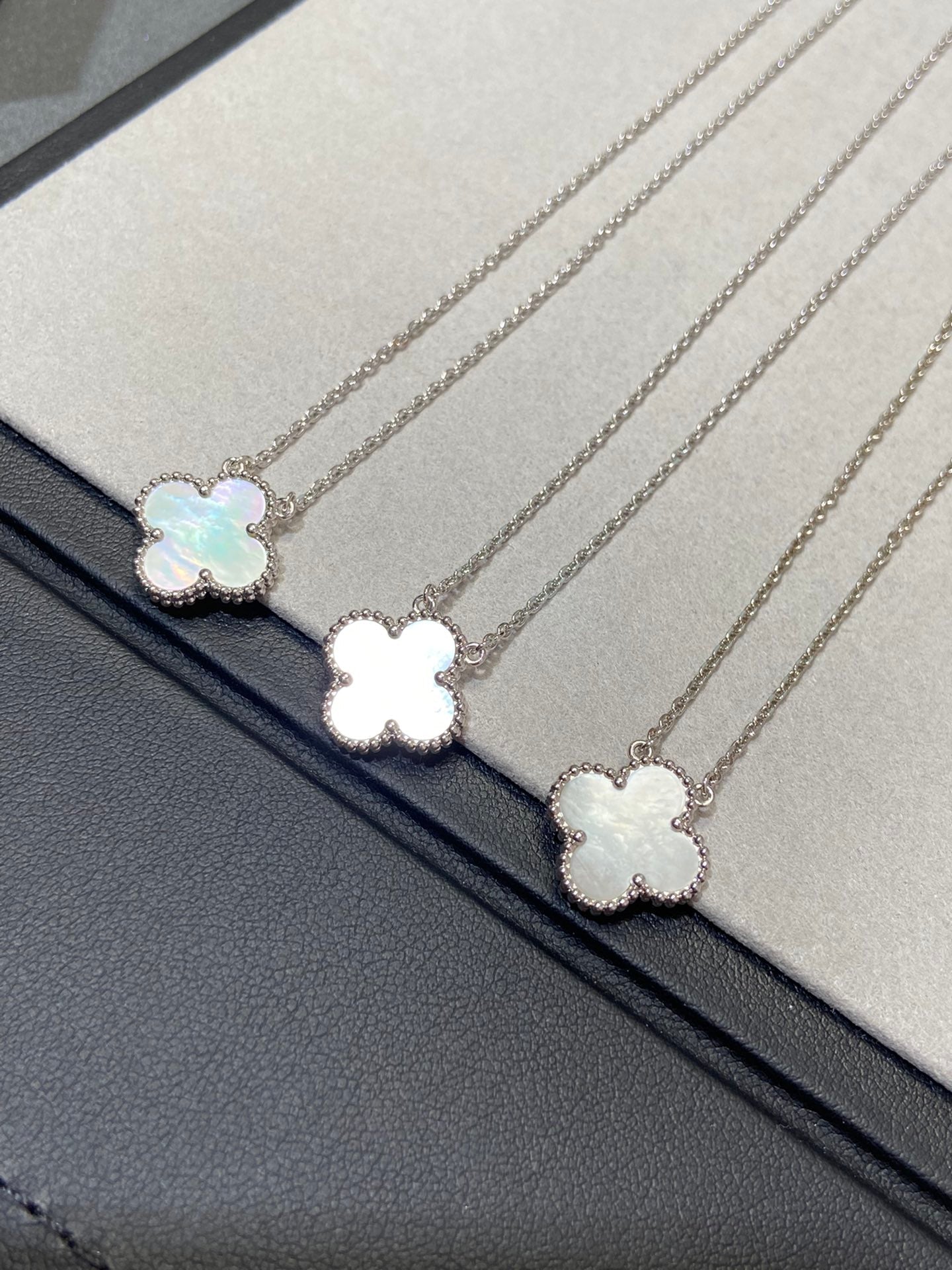¡®Star¡¯CLOVER MEDIUM SILVER WHITE MOP NECKLACE