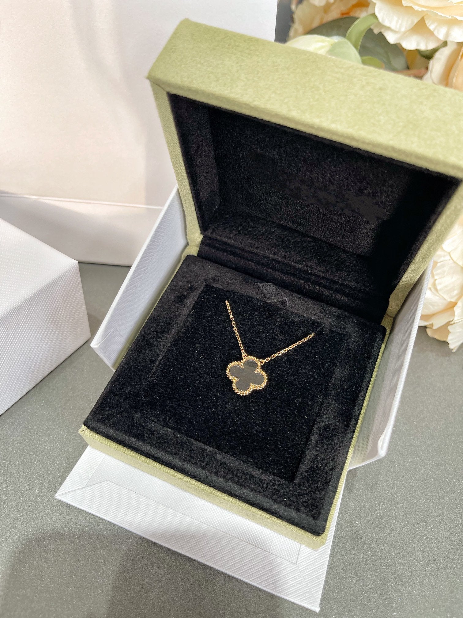 ¡®Star¡¯CLOVER ROCK CRYSTAL ROSE GOLD NECKLACE