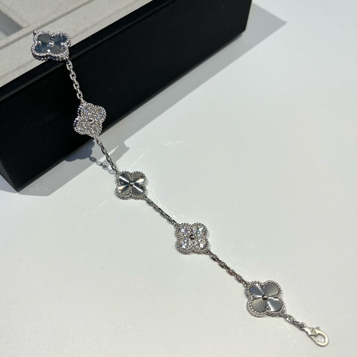 [Star]New  CLOVER 5 MOTIF LASER BRACELET COLLECTION