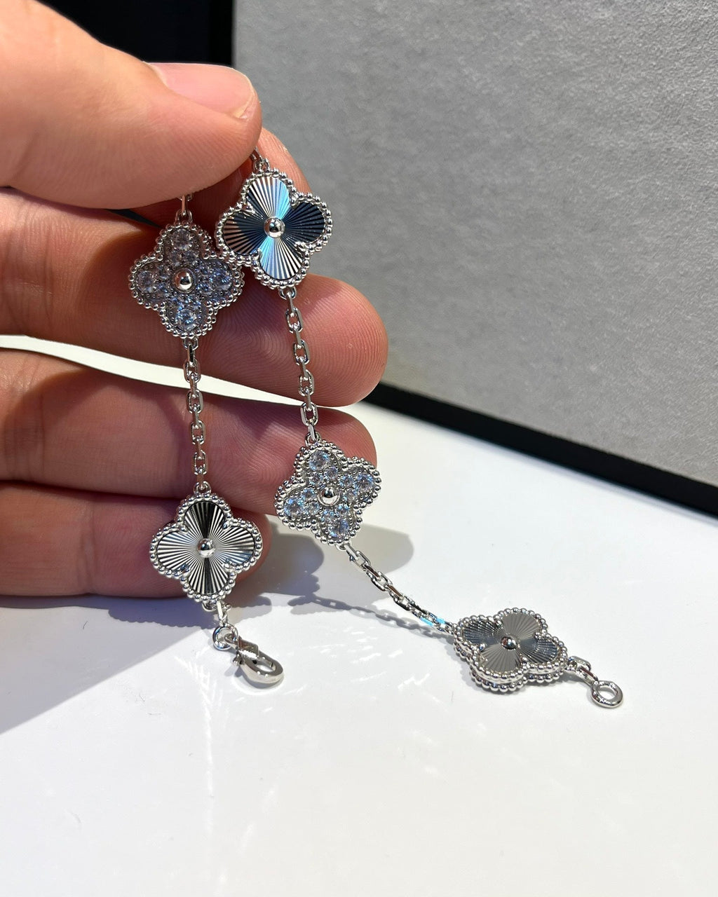 [Star]New  CLOVER 5 MOTIF LASER BRACELET COLLECTION