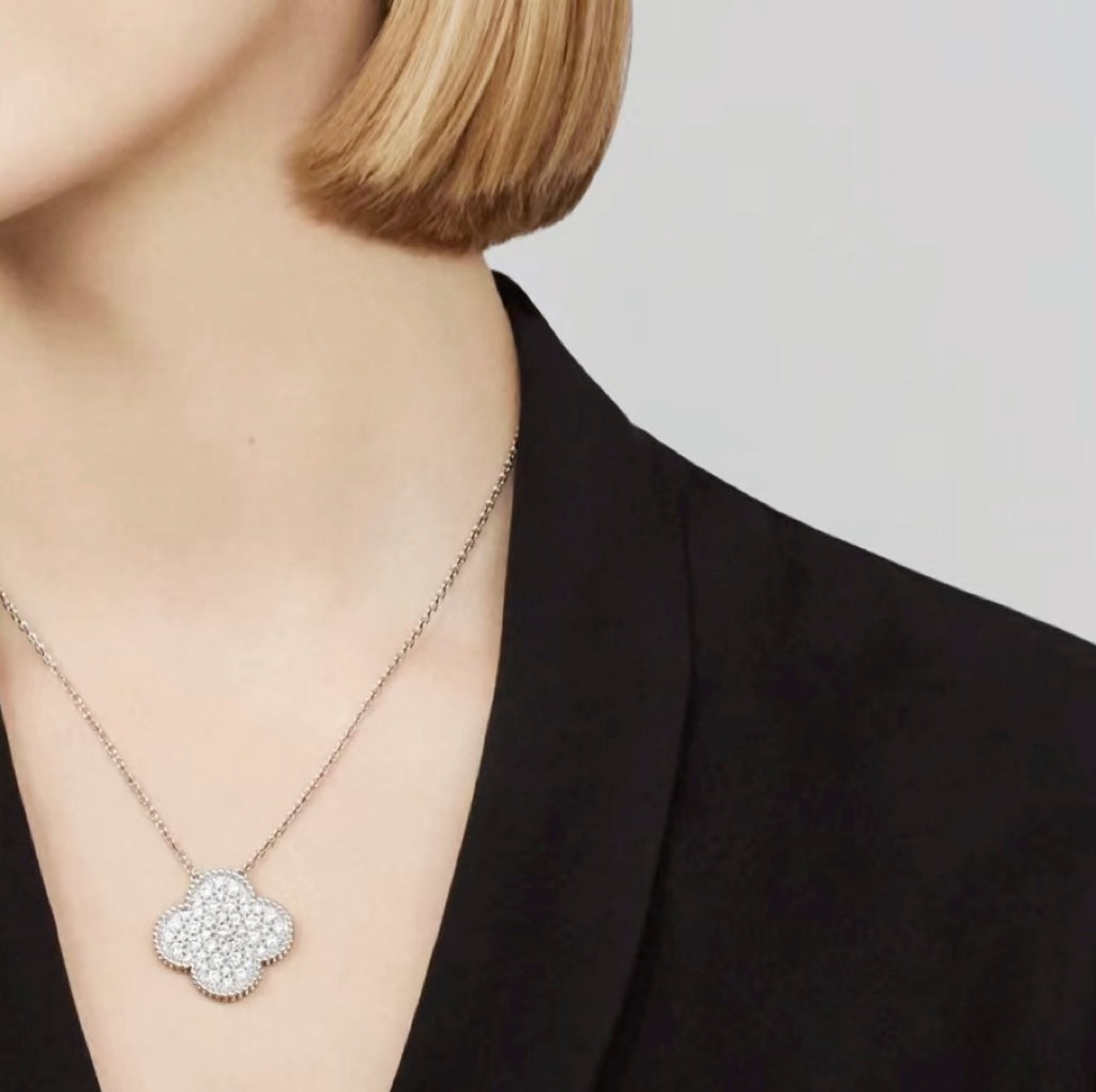 ¡®Star¡¯CLOVER 25MM LARGE PENDANT DIAMOND PAVED SILVER NECKLACE