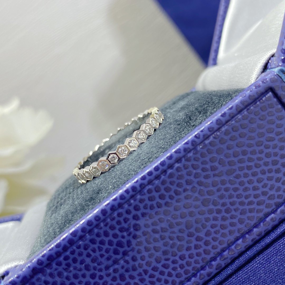 ¡®Star¡¯BEE LOVE DIAMOND PAVED SMALL RING