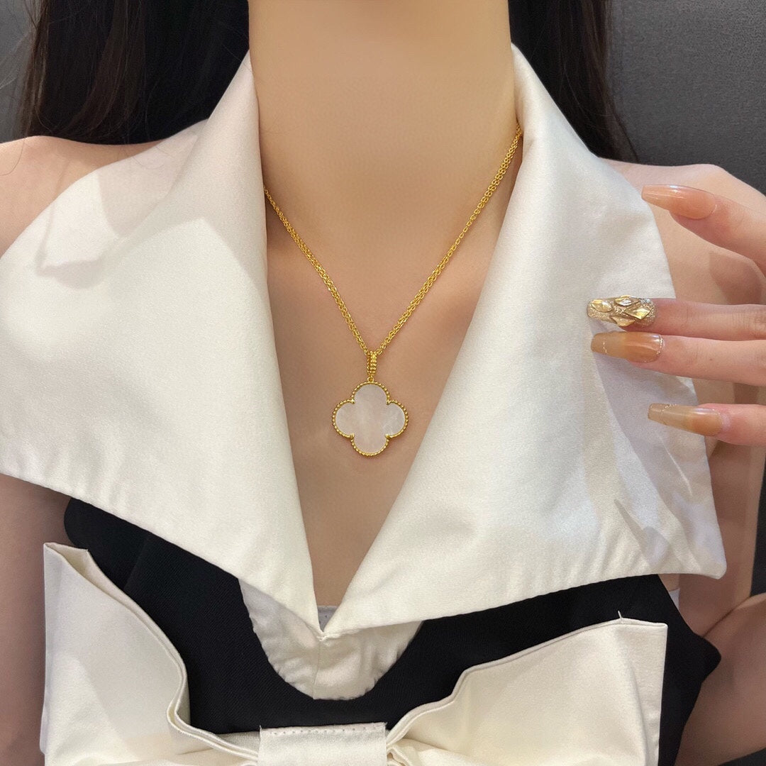 ¡®Star¡¯CLOVER 25MM MOP LARGE PENDANT NECKLACE
