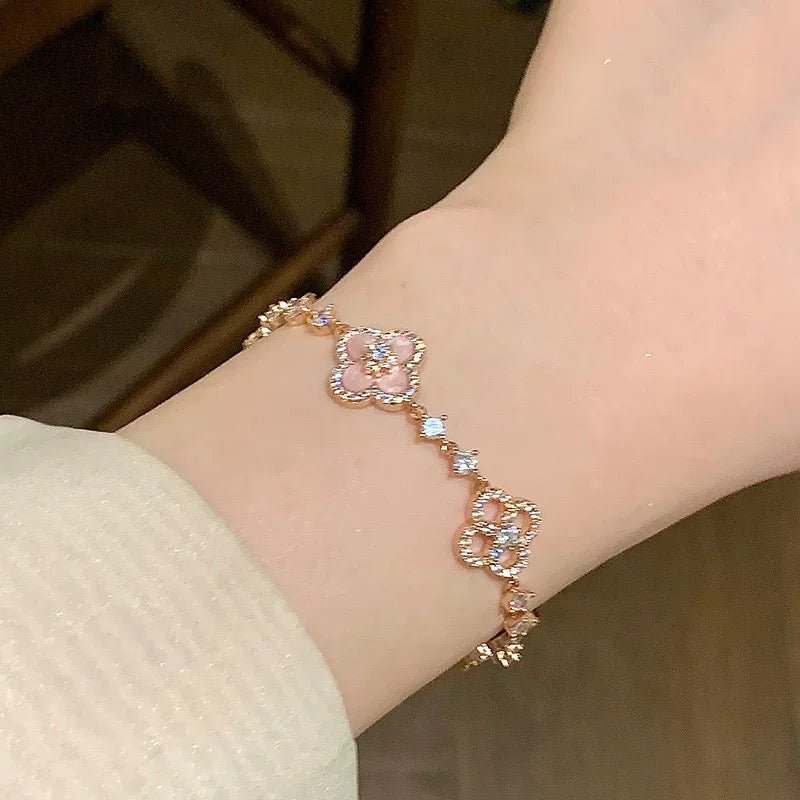 ¡®Star¡¯CLOVER 5 MOTIF PINK BLUE RED WHITE BRACELET