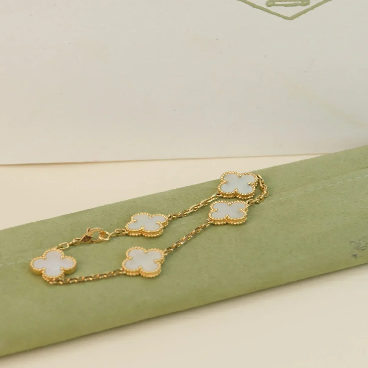 [Star]New CLOVER WHITE PEARL MOP 5 MOTIF BRACELET COLLECTION