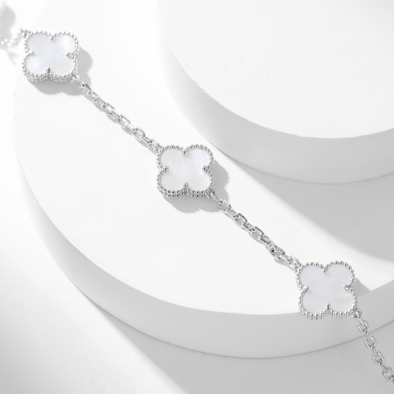 ¡®Star¡¯CLOVER 10 MOTIFS WHITE MOTHER OF PEARL NECKLACE