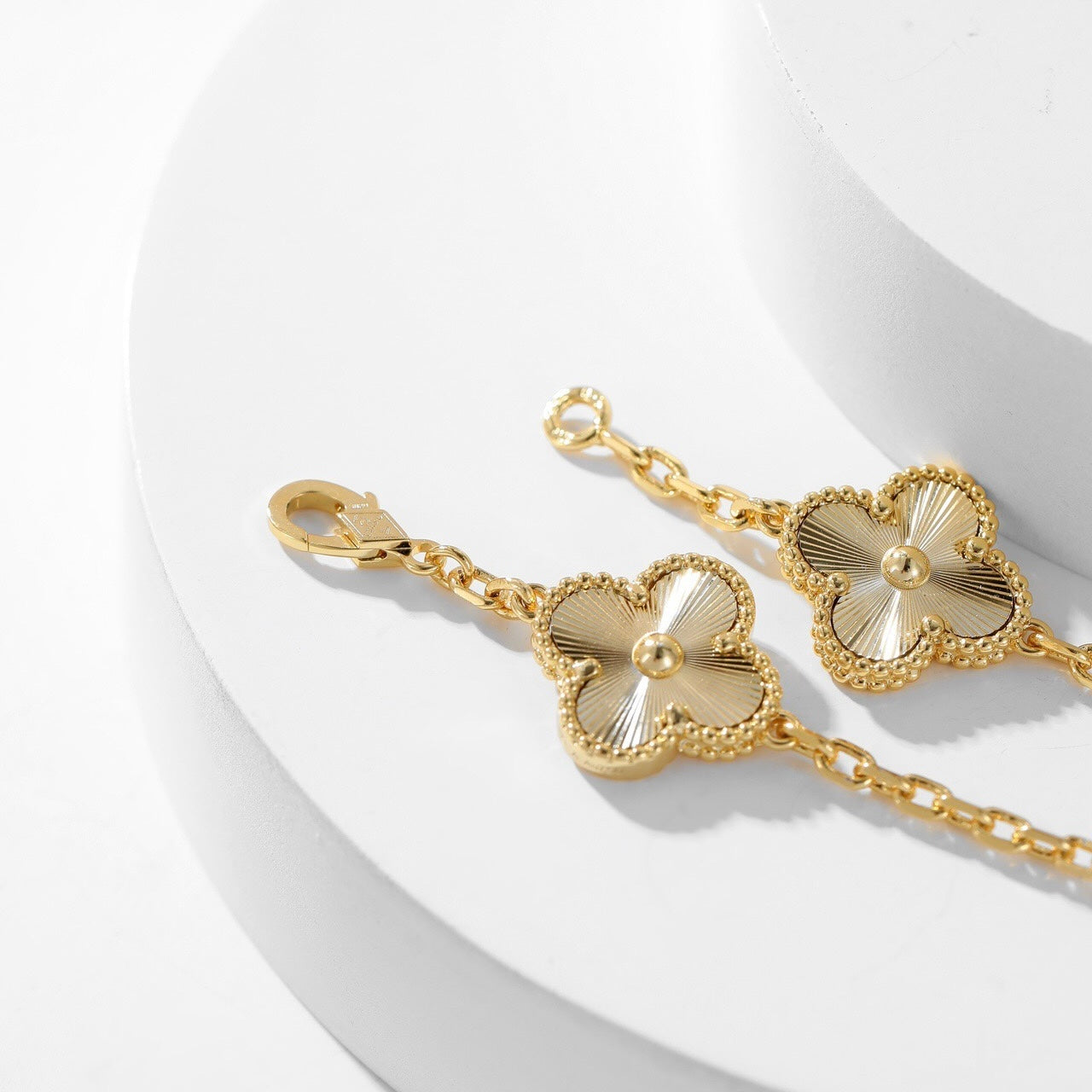¡®Star¡¯CLOVER 10 MOTIFS LASER NECKLACE