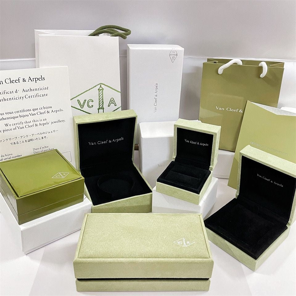 ¡®Star¡¯VA CLOVER BRACELET NECKLACE RING BOX GIFT BAG