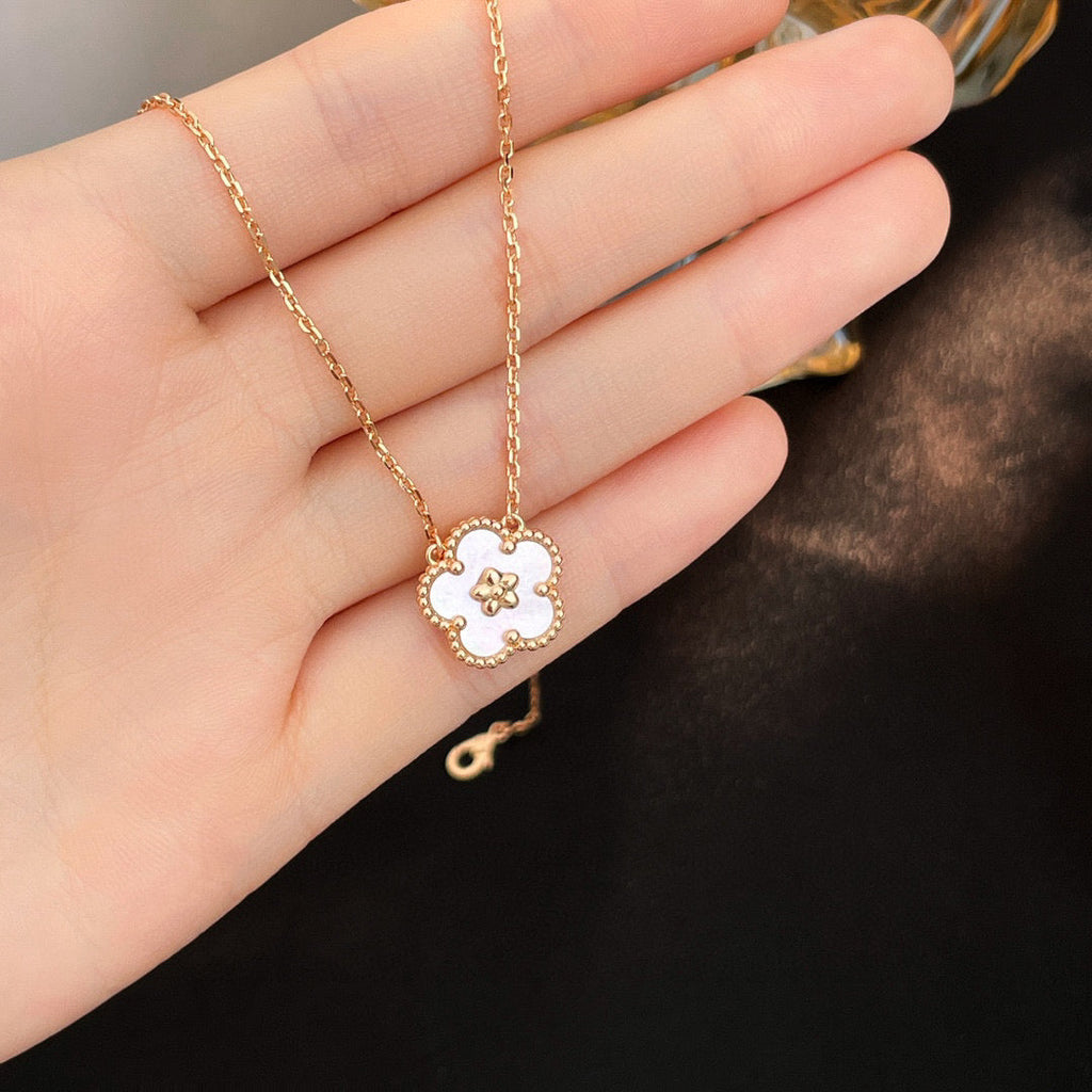 ¡®Star¡¯LUCKY  WHITE MOP  PLUM BLOSSOM NECKLACE