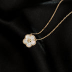 ¡®Star¡¯LUCKY  WHITE MOP  PLUM BLOSSOM NECKLACE