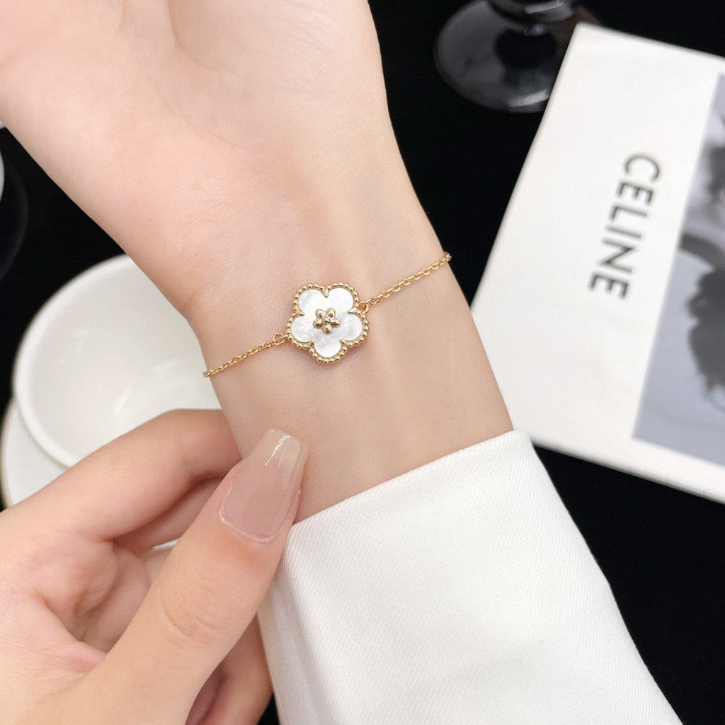¡®Star¡¯LUCKY WHITE MOP PLUM BLOSSOM  BRACELET