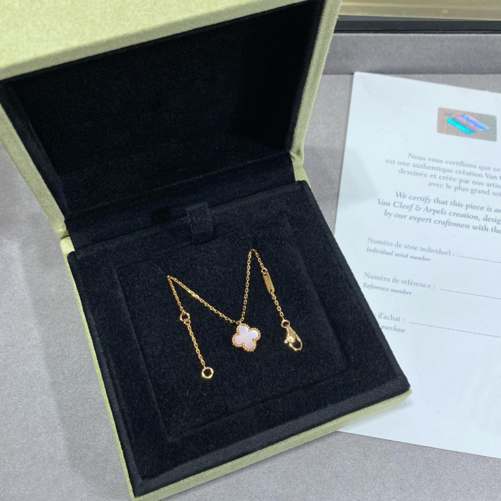 ¡®Star¡¯CLOVER 15MM PINK MOTHER-OF-PEARL SINGLE FLOWER NECKLACE