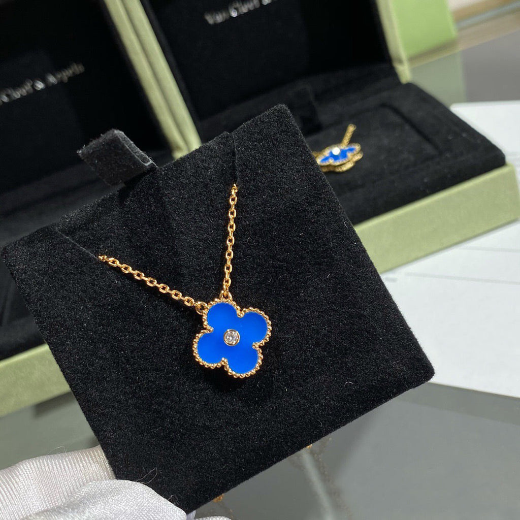 ¡®Star¡¯CLOVER 15MM DIAMOND AND BLUE AGATE NECKLACE