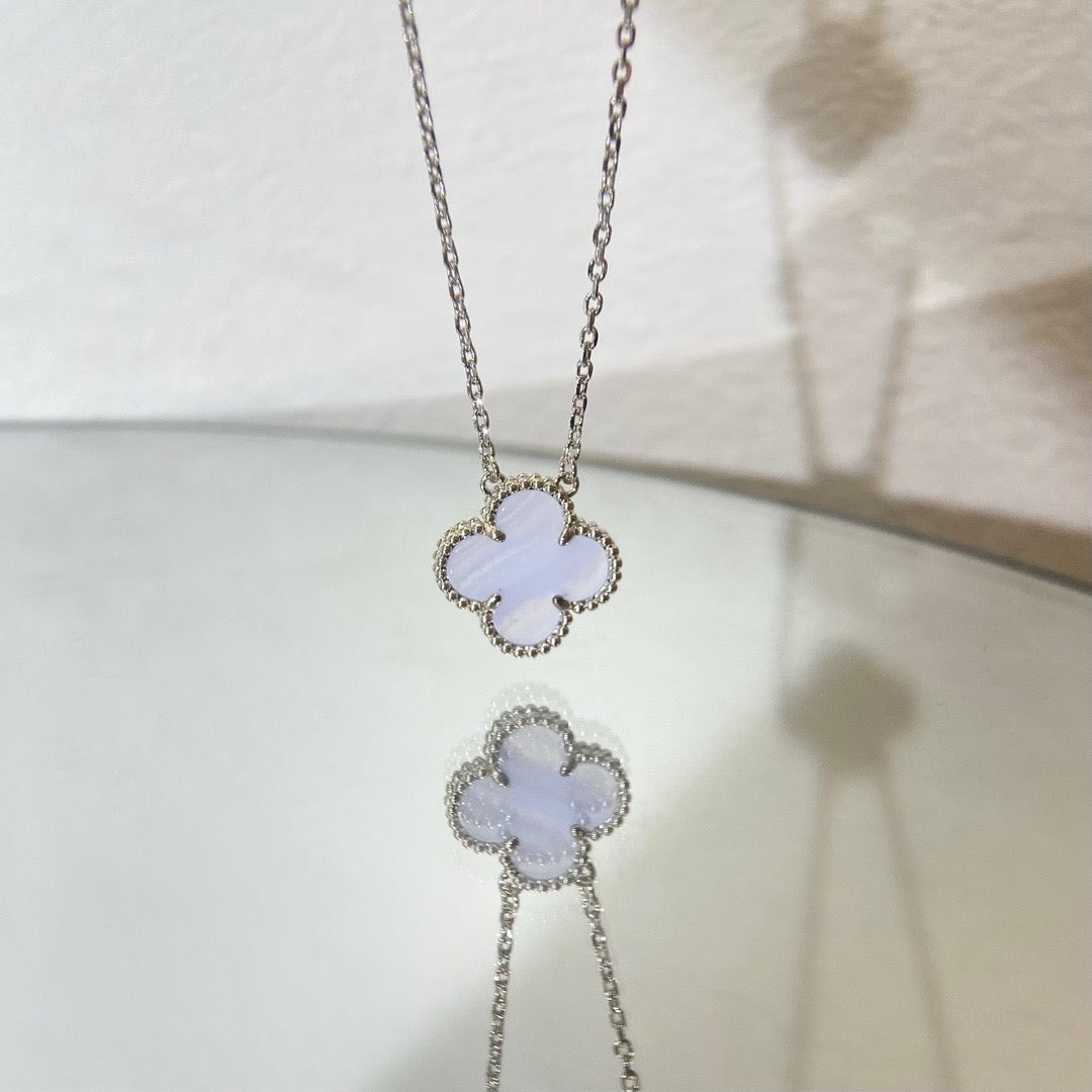 ¡®Star¡¯CLOVER 15MM BLUE CHALCEDONY NECKLACE SILVER