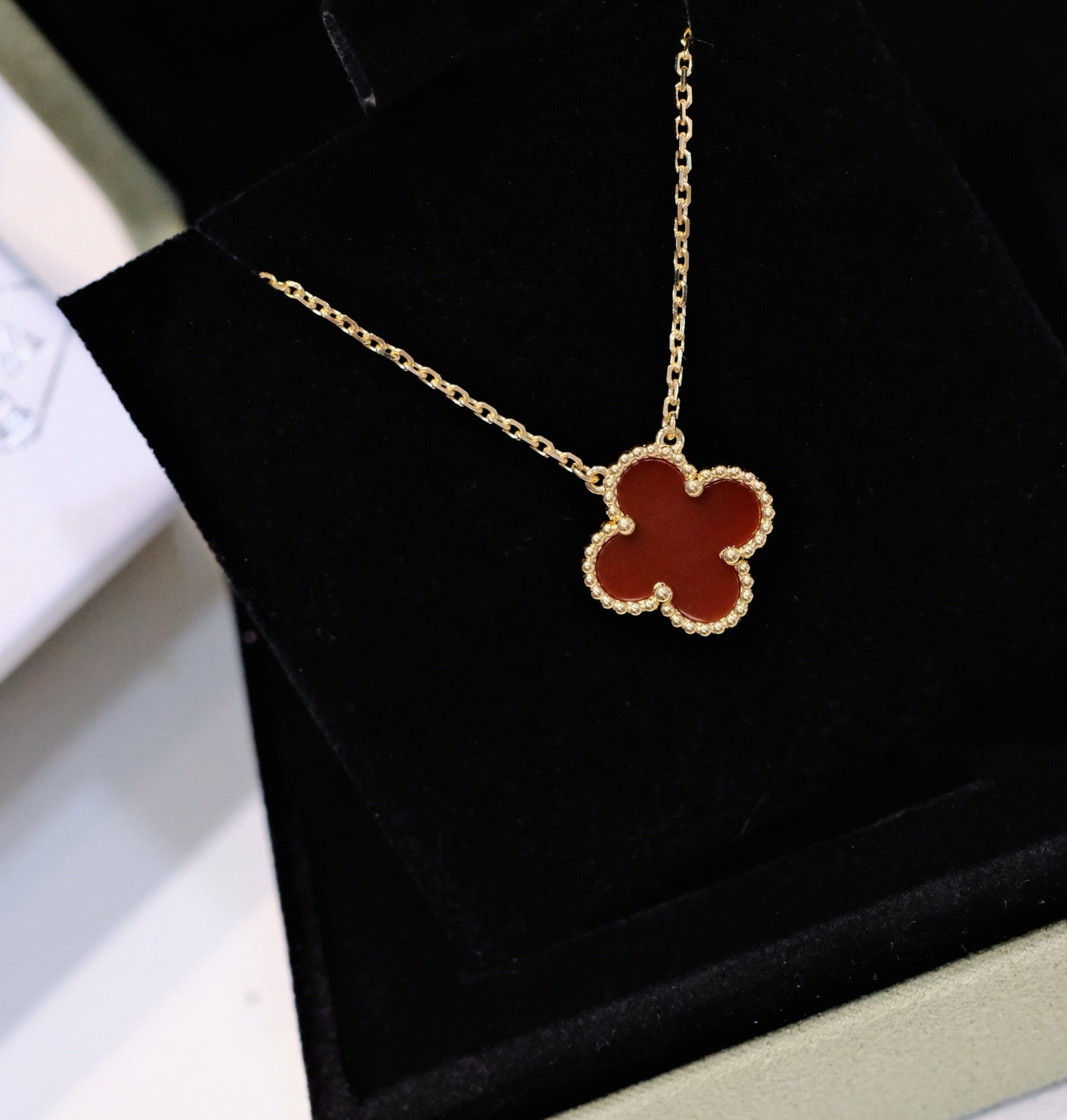 ¡®Star¡¯CLOVER 15MM CARNELIAN SINGLE FLOWER NECKLACE